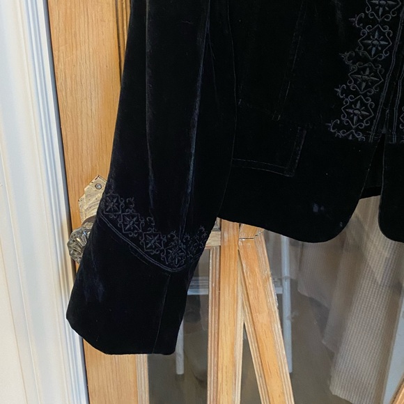 Le Chateau Black Embroidered Women's Napoleon Style Blazer - Picture 4 of 14